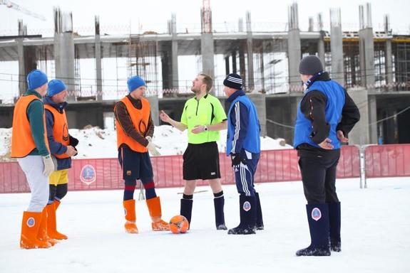 На "Стадионе Нижний Новгород" прошёл футбольный матч в валенках. ФОТО 1