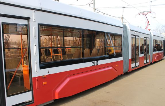 Сбербанк "помог" Нижнему Новгороду выкупить трехсекционный трамвай 2