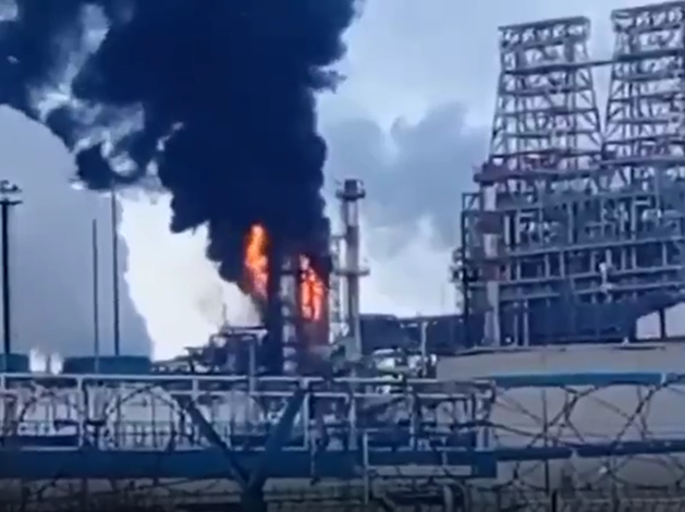 В Нижегородской области произошел пожар на крупном нефтеперерабатывающем заводе