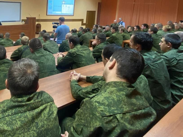Нижегородские депутаты обсудили тему пополнения рядов военнослужащих
