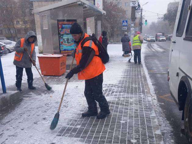 Снегопад — на все выходные. Нижегородские коммунальщики перешли на круглосуточную работу