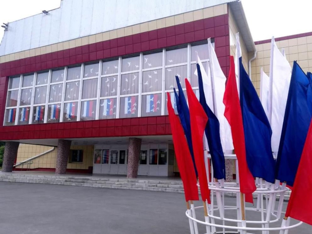 В честь года наставника. На украшение Нижнего Новгорода флагами направили миллионы 
