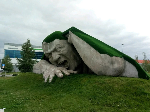 В Нижнем Новгороде разрушили скульптуру венгерского художника 
