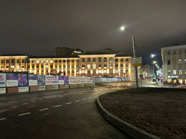 В Нижнем Новгороде достроили временную дорогу через площадь Свободы В Нижнем Новгороде достроили временную дорогу через площадь Свободы