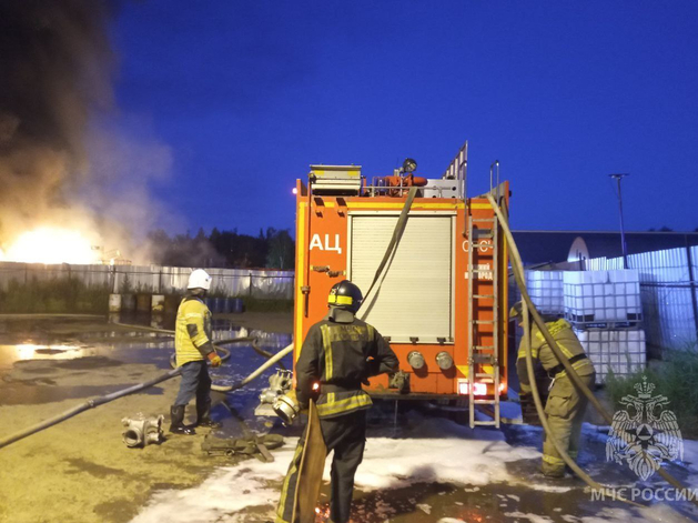 Площадь — 500 кв. м. В Нижнем Новгороде горит склад