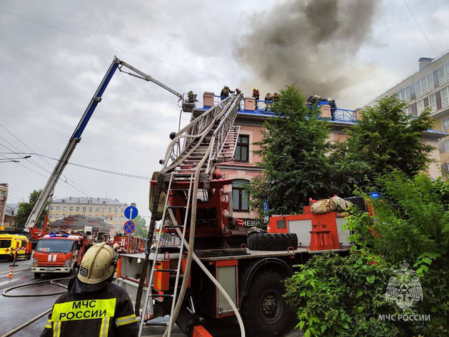 Эвакуировали 100 человек. На Большой Покровской горит частная клиника
