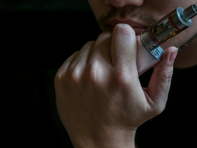 Более 70% нижегородцев поддерживают полный запрет продажи электронных сигарет
Более 70% нижегородцев поддерживают полный запрет продажи электронных сигарет