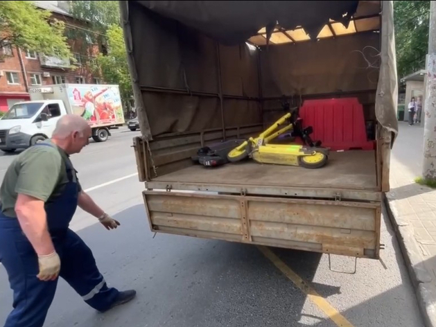 Сотрудники СК отправили на штрафстоянку более 600 электросамокатов в Нижнем Новгороде
Сотрудники СК отправили на штрафстоянку более 600 электросамокатов в Нижнем Новгороде