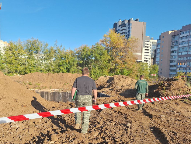 Рядом с нижегородским ТЦ обнаружили котлован с мазутом

