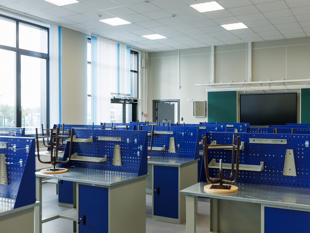 Для нижегородских школ закупили макеты автомата Калашникова
