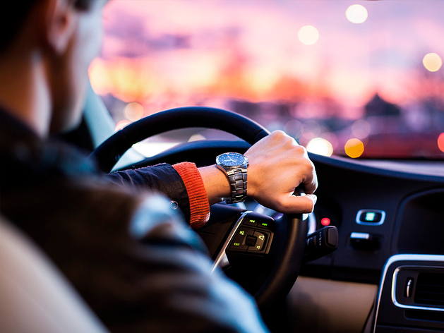 Камеры начали фиксировать водителей с телефонами в Нижнем Новгороде