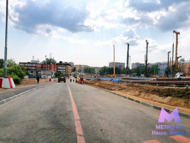 У стройплощадки нижегородской станции метро началось строительство объездной дороги
