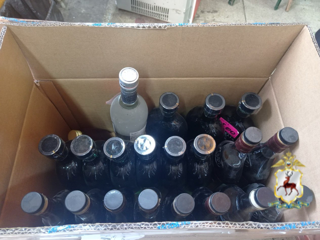 В нижегородском магазине изъяли тонну алкоголя без лицензии и «насвай» 
