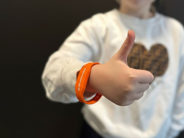 В Нижнем Новгороде первоклассникам выдадут браслеты для входа в школу вместо карт В Нижнем Новгороде первоклассникам выдадут браслеты для входа в школу вместо карт