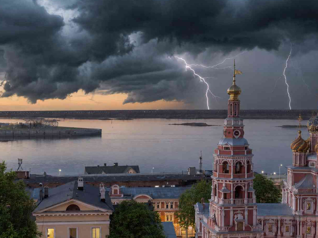 В Нижний Новгород придет мощная грозовая волна, накрывшая центральную часть России В Нижний Новгород придет мощная грозовая волна, накрывшая центральную часть России